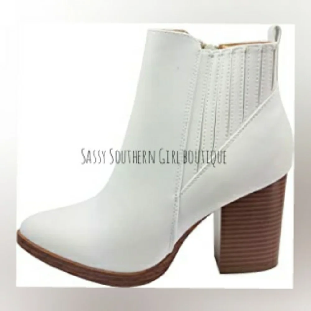 🆕⭐ Boho white heeled booties